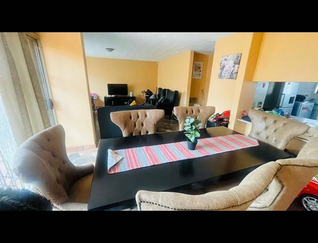 3 BEDROOM TOWNHOUSE FOR SALE IN VANDERBIJLPARK CE 3